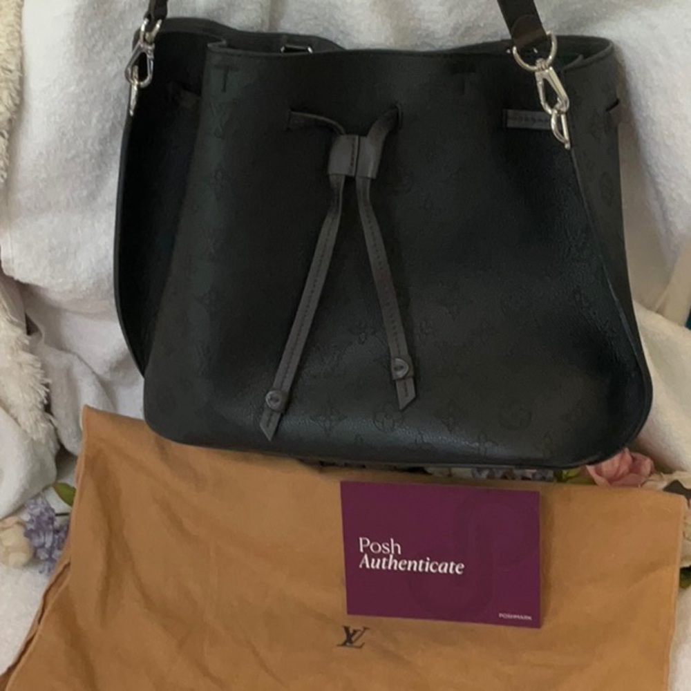LOUIS VUITTON LEATHER DRAWSTRING TOTE